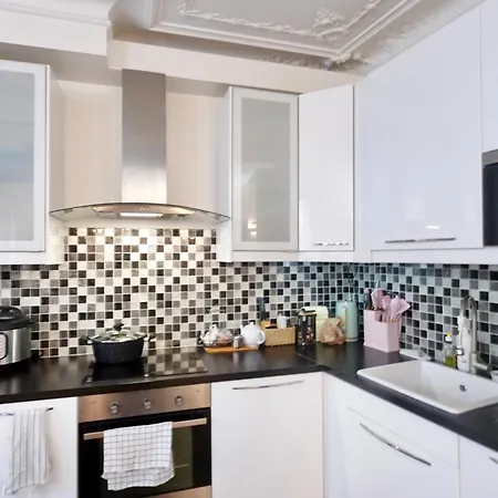 Comfort Parisian And Sofa Bed 1 Min To Metro M4 & T3a パリ