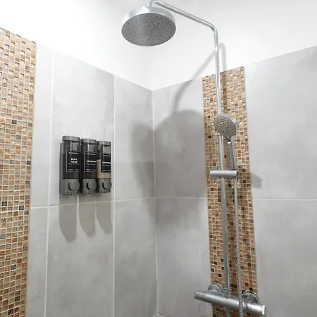 Comfort Parisian And Sofa Bed 1 Min To Metro M4 & T3a ホームステイ パリ